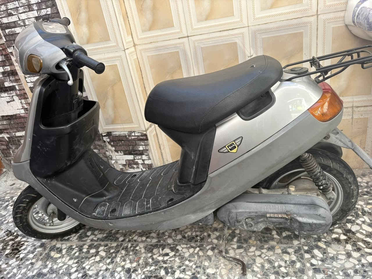 سلام عليكم حبايب دراجة للبيع موديل 97 نضيفه فول كشر ومحرك  مامفتوح الله شاهد دراجه جديده مال حاويه هذه لونها رصاصي  مال حاويه  750  وبيها مجال للشراي ***********  مكاني حي رمضان
