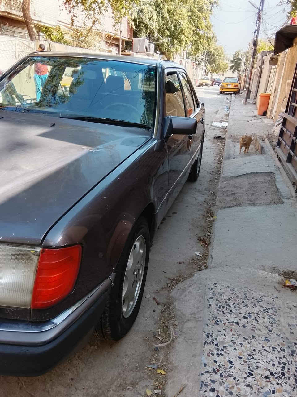 سلام عليكم مرسيدس دب🇩🇪 موديل 1991🧿للبيع بلاديه 6سلندر قبق اسود E300 سياره بيه صبغ شبرين بل جاملغ لخلفي وبارد بخشم لجاملغ المامي تخم تاير جديد وصدر امامي خلفي قبل سبوع اشتغلته كير ومحرك بلاد خير من الله 🪬تبريد شغال🥶 نواقصه مرايه جانبيه و دكمه مال دبل اشاره  بس غيره مابيه شي لون احمر عنابي بس هيه بيه شوفه حلوه نصبته سعر (65)بيه مجال بيع مستعجل 🔥 الاستفسار(***********)مكان بغداد جسر المثنى الجزيره
