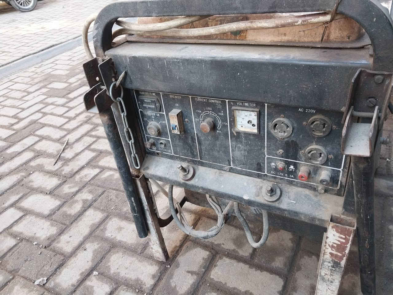 سلام عليكم مولد كامة لحيم وكهرباء ع الفحص مسويله كارت خارجي عمل هم
السعر ٣٠٠ ألف مكاني بغداد شارع الكفاح 
***********
