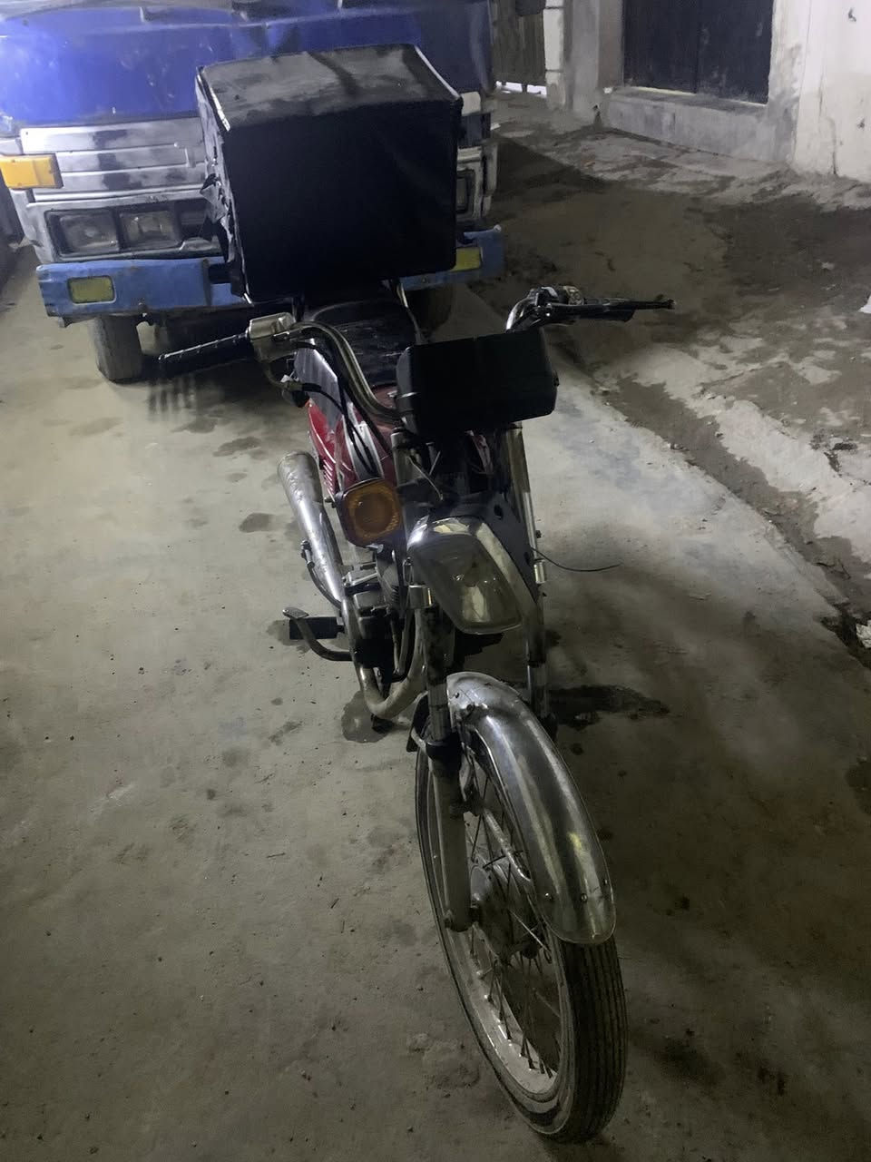 دراجه أيراني ٤كيرمديل١٦ دراجه مالته كلوباتها كله طافيه بس يعني اتشدلها كلوبات وترتبها  بيها نضوح من الجبنات أكفلك ياها من سرقه وانطيك ضمانات سعرها ٢٧٥ وبيها مجال رقم ‭٠٧٨٧ ٦٩٧ ١١٢٨‬
