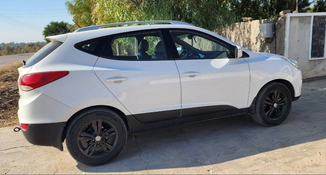 توسان 2013
خليجي 
ماشية 280 الف 
سنوية ساقطة سنة 
تحويل مباشر
محرك وكير مكفولات وضمان
ضرر بنيد وجامرلغ سطحي فقط
وبارد في بعض الأماكن..
للتواصل ***********
