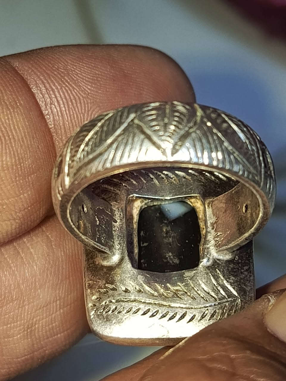 جزع بقري يماني قديم شكله 
صياغة يدويه مدينة صدر داخل 

***********
