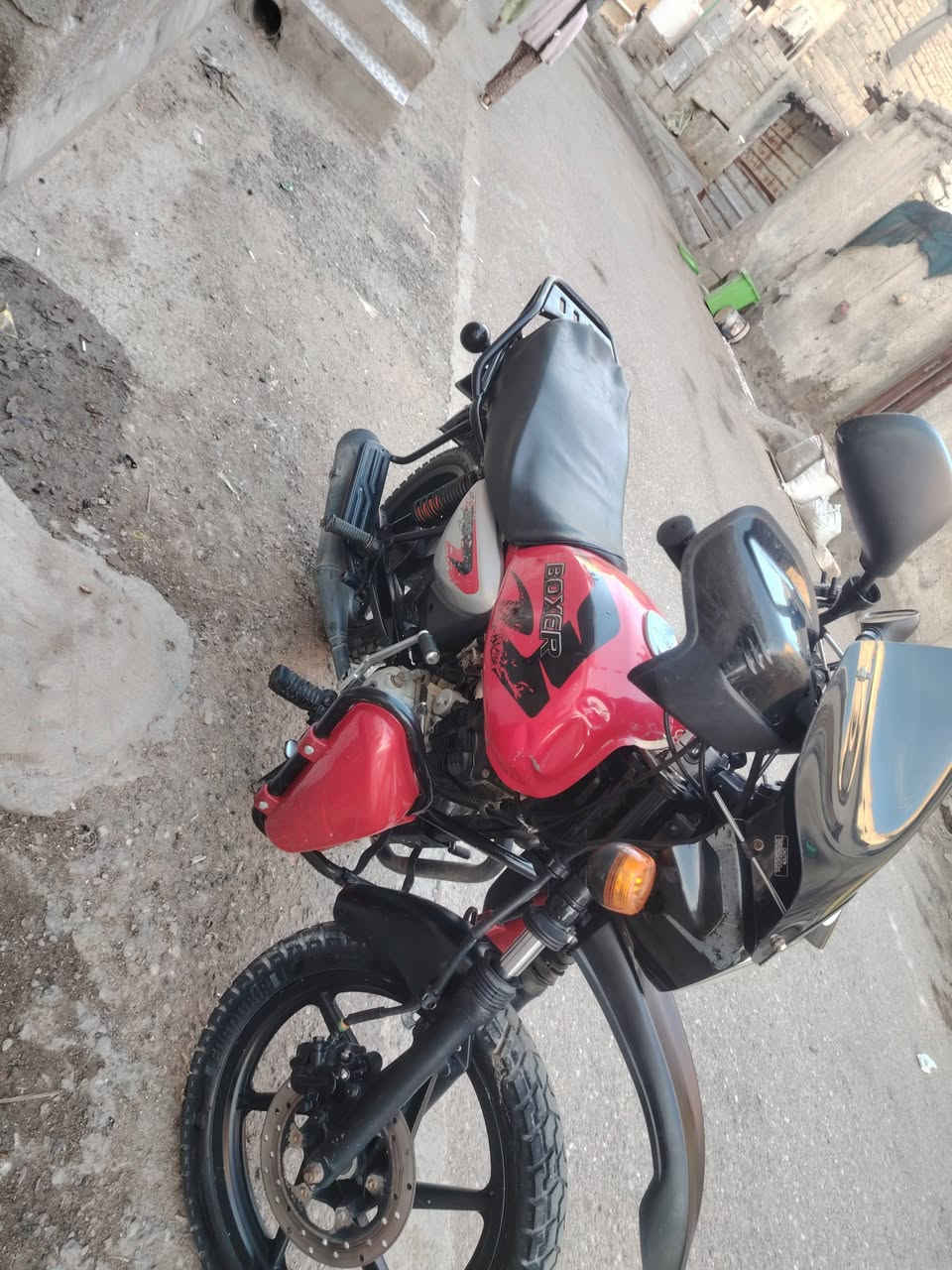 سلام عليكم دراجه بوكسر موديل 22 رقم وسنويه تحويل ثاني مفتوحه السعر 1800 وبيها مجال العنوان بصره 5ميل ***********
