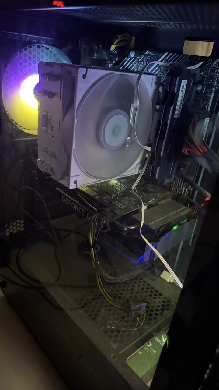 السلام عليكم ، تجميعة للبيع مستعجل
‼️‼️‼️ لا يوجد توصيل ‼️‼️‼️ 
ومكاني بابل 

I5 10400f 
GTX 1660 TI
Asus H510M-K
RAM DDR4 16GB 3200
Power Supply 500W
FAN CPU DEEP COOL AG400 ARGB WHITE
SSD 128GB
Case RGB

التجميعة قفل٤٥٠ الف 
‼️‼️‼️ لا يوجد توصيل ‼️‼️‼️
افحص واخذ الحاسبة  كل القطع شغالة وممصلح بيها اي شي ضمان تفحصها بايدك وتاخذها
متوفر ماسنجر+واتساب 
***********
