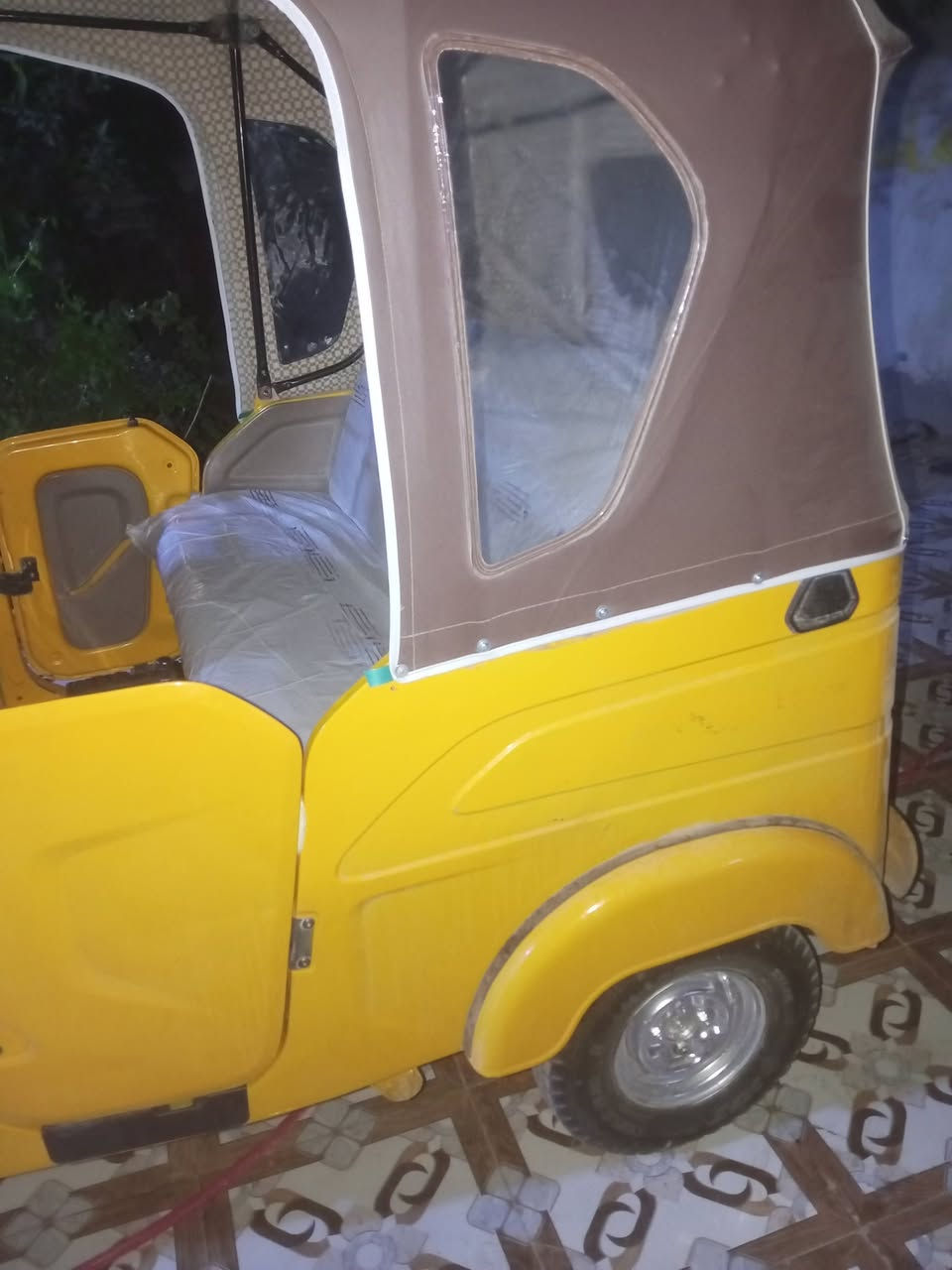 تكتك للبيع موديل 22 كفاله رقم ذي قار وسنويه تكتك نظيفه عنوان الناصرية الشراي يتصل الرقم ***********
