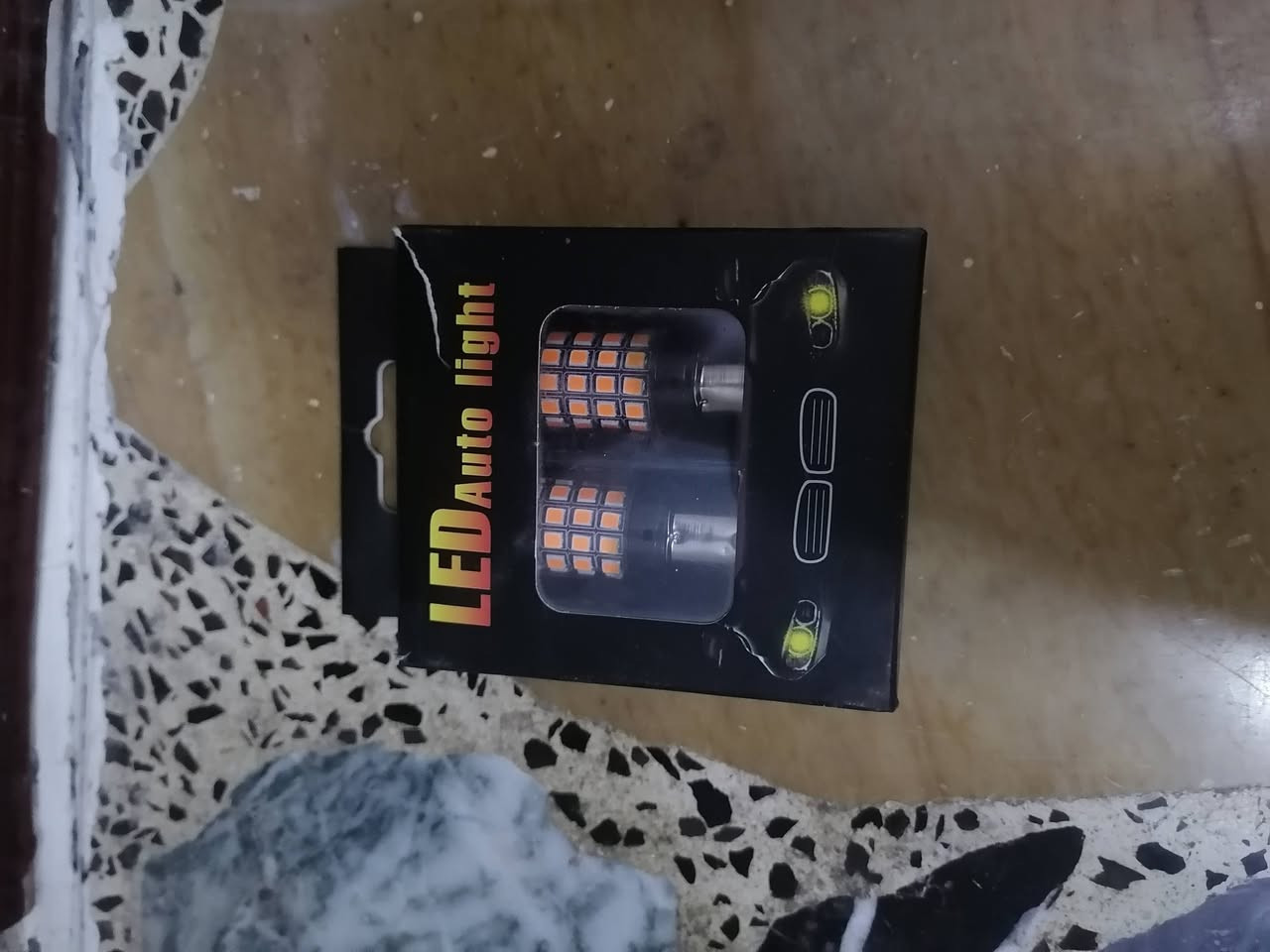 سلام عليكم اخواني الأعزاء غراض نيفاره للبيع كب اصلي وقايش اصلي استخدام قليل وكلوبات لد وعادي اشاره وكلوب لايت زنون اصلي ومفتاح مال عبوه هوه واللقمه مالته  ومثلث مال صوندات التدفئه اصلي تفصيخ *********** مكاني العماره
