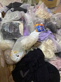 ملابس وفساتين • ١٧٠ قطعة • كله جديد