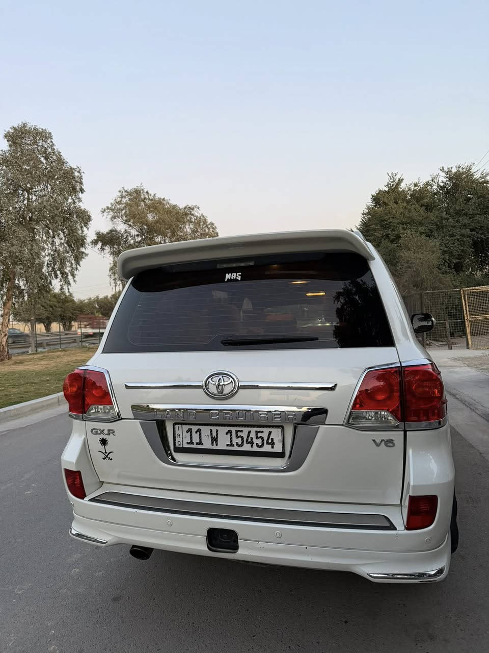 السلام عليكم
لاندكروز ساز للبيع
موديل 2014
ماشيه 120الف حقيقي 
بيها قطعتين باب الصدر وجاملغ 
السياره جديده ونظيفه
السعر 36ونص 
للاستفسار ***********
