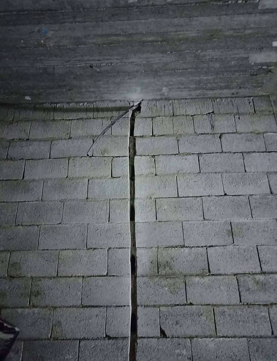 يوجد كهربائي حفر كوسره ودريل ونشر صوندات وتسليك وربط للتواصل على هذا الرقم ***********
