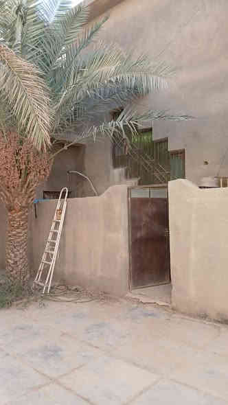 بيت في ام العصافير السعر 160 مليون مطلوب 80 مليون للمصرف العراقي يعني اللي يشتري يدفع 80 ويدفع الباقي إقصاد للمصرف العقاري بشرط استبدال الكفيل

***********
