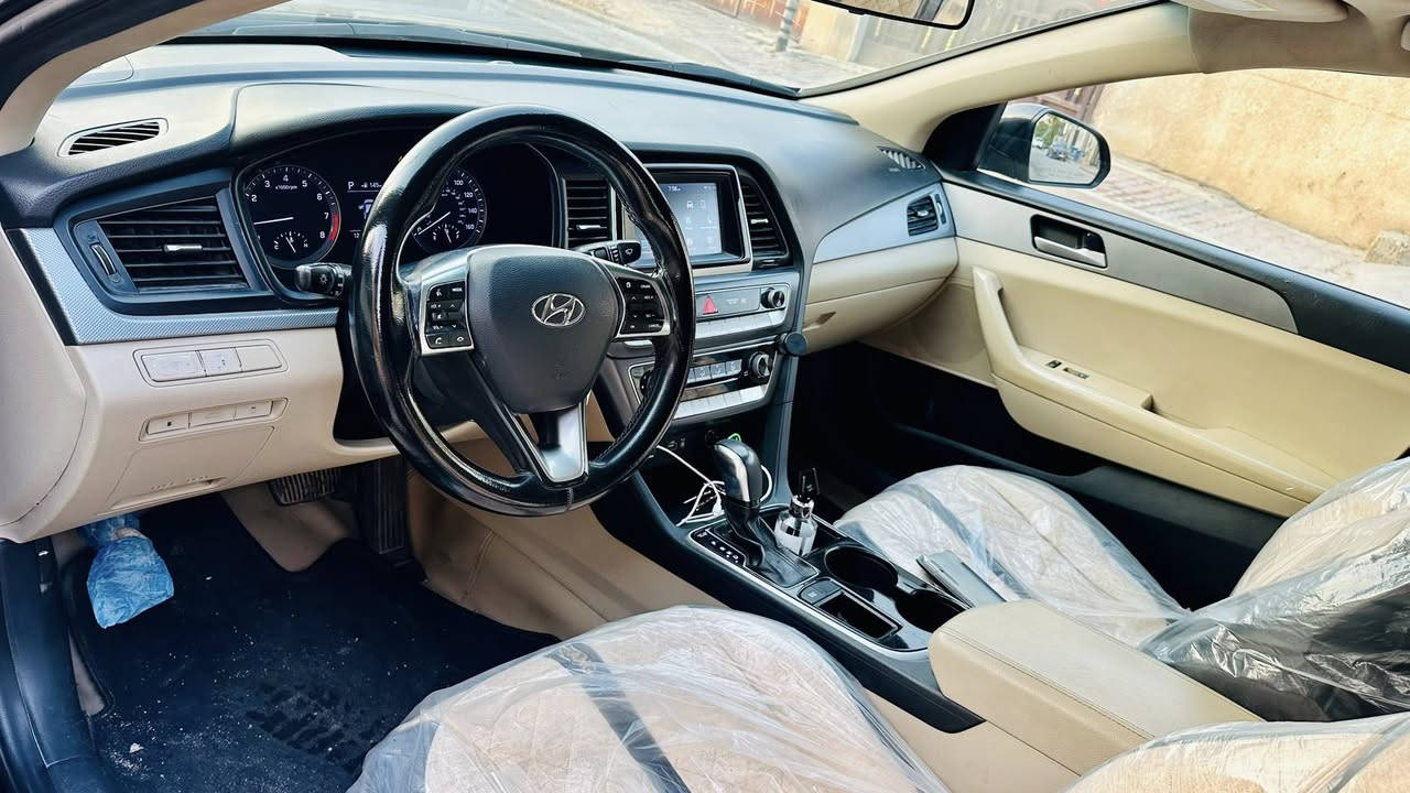 سوناتا 2018 امريكي رقم اربيل الدولي باسم  داخل بيجي واسود محرك 2400 حادثها فقط الجنطة صبغ وبيها بارد بسيط يم قبق البانزين  ، جاهزة السيارة من جميع النواحي تخم تاير وصدر جديد ، السعر 132 وبيها مجال مكانها بغداد الدورة للاستفسار ***********
