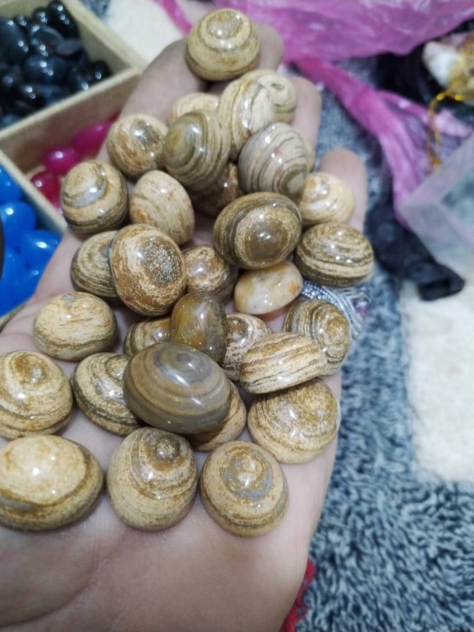 السلام عليكم أحجار محل قديم معزل ذن أحجاره أصليه للبيع سعرهن مليون  سعر نهائي مكاني بغداد البياع *********** واتساب
