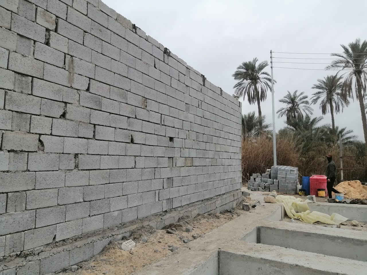 سلام عليكم خلفة بناء بلوك فرمستون متفرق حاليآ تصال على هاذه رقم ***********
