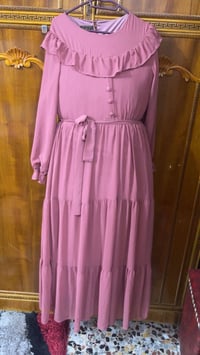 فساتين • قياس ٤٠-٤٤ • قماش ممتاز