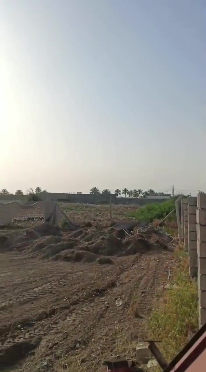 بسم على بركه الله
قطعه ارض 1400متر قرب بيت الوردي ترهم مراوس بمشتمل أو للبيع
واجه 26 مطله على شارعين 
من يم عادل عوكي تريد 600نبيع تريد كله هم نبيع موقعها كلش حلو بنص المنتجعات 
زراعي سند 25تحويل مباشر للاستفسار الاتصال على الرقم *********** أو مراسله الصفحه
