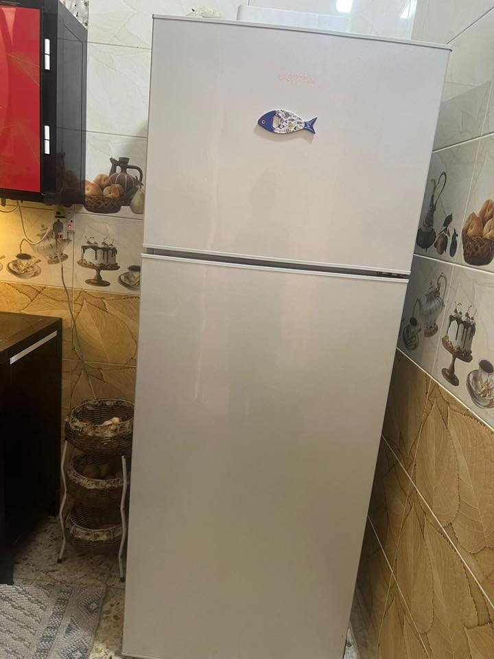 السلام عليكم ثلاجه كبيره  نضيفه للبيع السعر ١٥٠شراي يتصل على رقم. ‭٠٧٧٦ ٥٥٤ ٣٧٣٦
