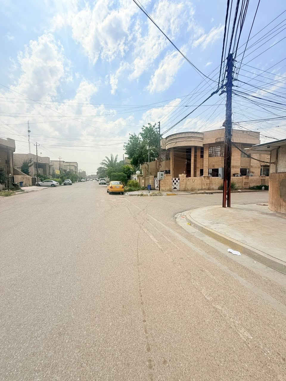 السلام عليكم 
قطعه ارض للبيع في حي الجهاد منطقه المخابرات شارع ٢٠ 
مساحتها ٢١٠ ركن واجهه ١١ ونزال ٢٠ تتقسم حسب الطلب مقابليه تشجير 
للاستفسار اتصل على
***********
ابو مرام للعقار ☎️
يوجد خدمه واتساب للرد السريع 
ونستقبل جميع استفساراتكم 🏠🌸
