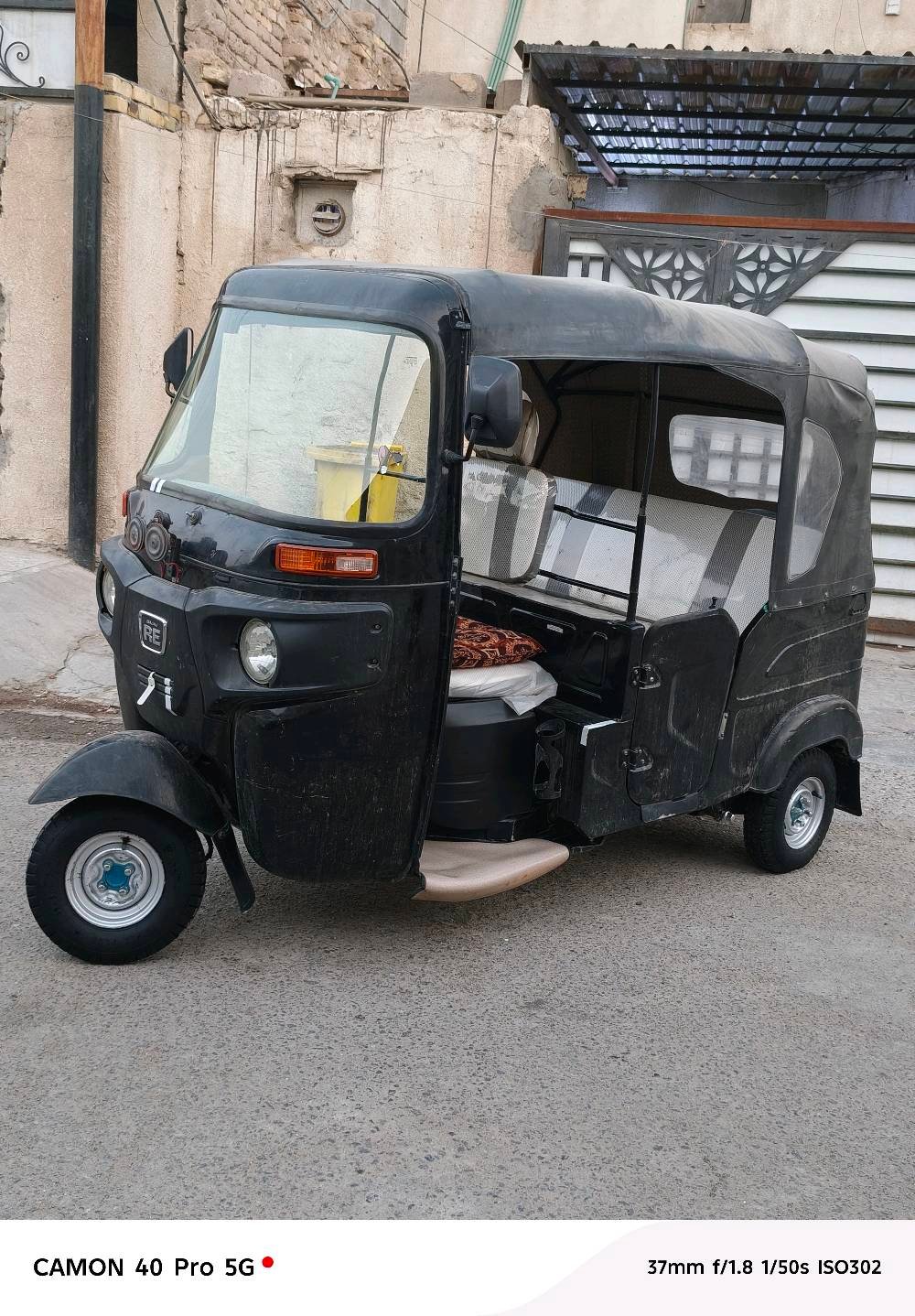 تكتك... لون... أسود... مديل//تكتك باجاج مديل 22 شهر ال 9 للبيع رقم و سنويه باسمي مشروع وطني تتحول بالبصره رقمه ذي قار الرقم الانكليزي بعده بالمرور دافع فلوس الرقم للمرور و الوصل عندي مال استلام الرقم تكتك نضيفه وخير من الله ما ناقصه اي شي تجي و تشوف بعينك الجسد بي شخوط قليله شوف العين سعرها ٨ و نص قفل شراي هلا بيك تكسر بسعرها ما ارد عليك والله يرزق الجميع ... ملاحظه التكتك مجفته تجفيت شركه صارله سبوعين + مبدل كلجات و زنجيل 