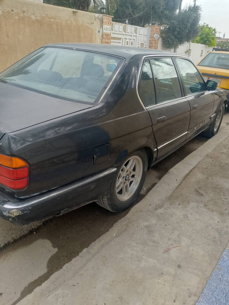 السلام عليكم بي ام735 موديل 89رقم بغداد تخم تايرويل كب M كيرومحرك خير من الله بيها نقوصات بسيطه السعر 30وبيها مجال المكان بغداد بوب الشام اتصال ***********
