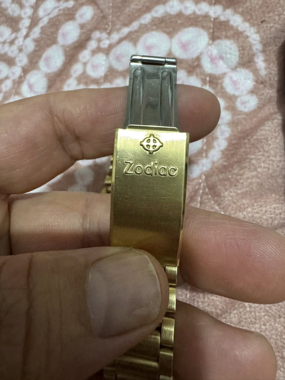 للبيع ساعه زوديلك سويسري اوتماتيك ساعه نضيف جداً السعر خاص او الاتصال 
***********
