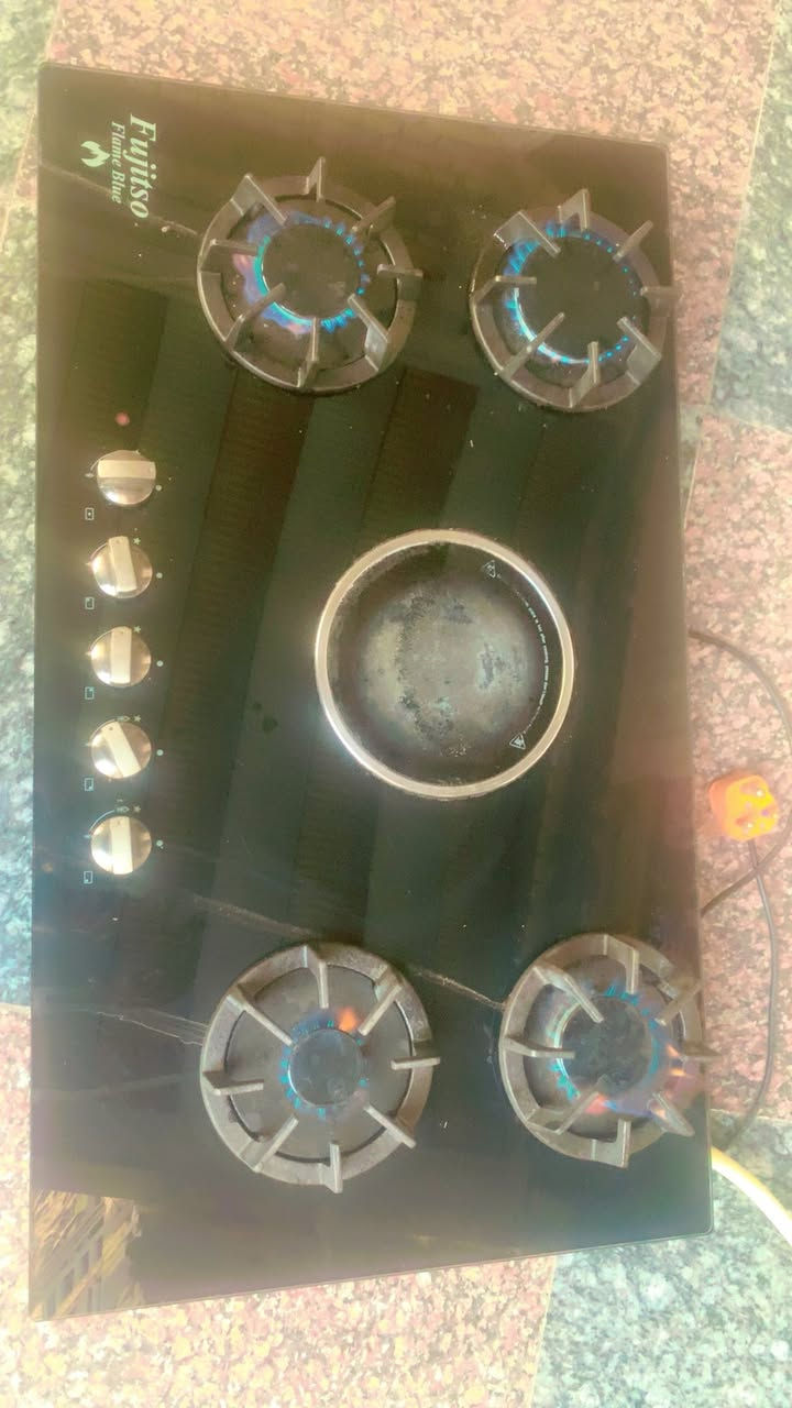 طباخ منضدي ٤ عيون غاز وجداحه ع الكهرباء والوسط طباخ كهربائي شغال ونظيف ماخذه ب٢٣٠ اريده ب٩٠


**إذا كنت صاحب هذا الإعلان وتريد حذفه لأي سبب، رجاءا أرسل رسالة إلى الدعم الفني**