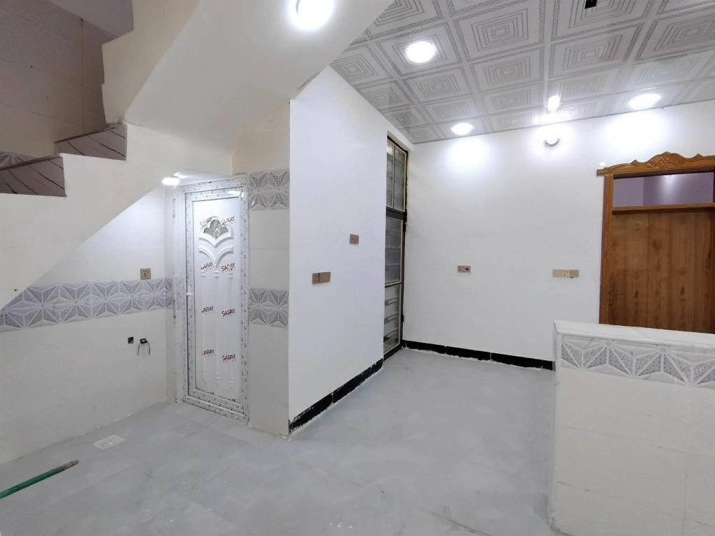 دار للبيع  50 م 🏡
✅ مشمول بقرار التطويب 
بعد عند الشارع العام #مسافه_100_متر

بسعر /25/ مليون مع المجال
موقع /نجف 🏡شارع الحولي مال المطار عمود/ 327 🏡 ألخط ألاول 1

البناء 🏡 
غرفه/صاله/مطبخ / صحيات/مكشوفه
بناء مرتب/ اساس + سقف كونكريت + طابوك جمهوري + أرضيه بورسلين 

ألخدمات 🏡 #بعد_عن_سوق_50_متر
ماء/كهرباء/مدارس/سوق/تبليط/مولد *********** النجف, العراق
