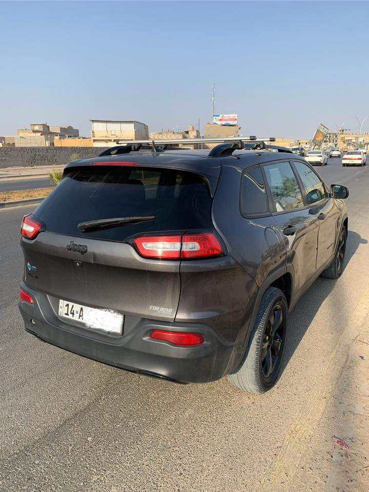 جيب بزون مديل 2016
مكينة 2400
اربع انظمة قيادة
السيارة فور ويل
الكشنات قماش ( اسود )
حادثها موضوح بالصور 
بدون شواصي
رقم بصرة الجديد
السيارة بأسمي
سنوية ل 28
سيارة جاهزة كَير و مكينة مكفولات
مكان السيارة البصرة
السعر 125$ و بي مجال
هـ / ***********
