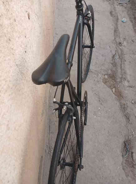 السلام عليكم كباتن 
متوفر دراجة نوع فكسد 
مثل ما واضح بالصور نظافة الدراجة مال باله ياباني 
السعر المطلوب[100الف]
العنوان البصره الجمهورية شارع المكاتب 
***********
***********
تحياتي للجميع أخوكم محمد المنصوري
