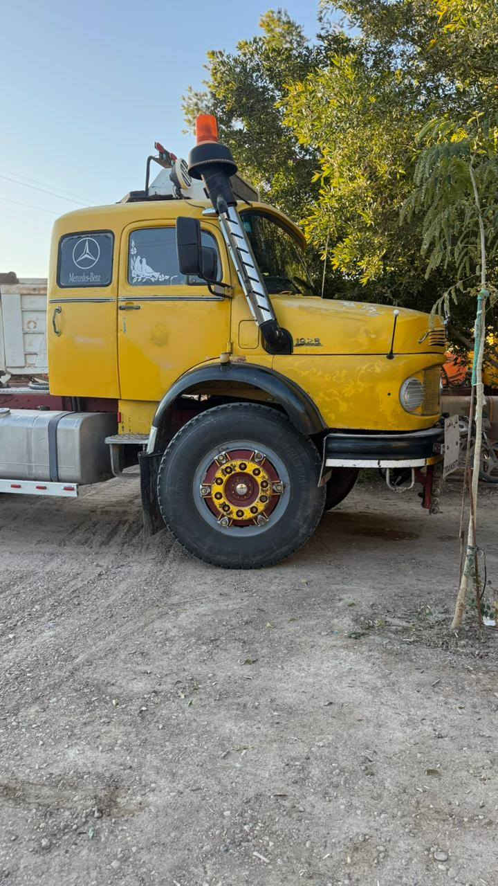 السلام عليكم سياره البيع اقجم ٨٢ شاصي مكفول محرك لاتبخير ولاتنقيص  تخم تاير سنويه مجدده أرقام انكليزي تحويل ثاني يوم تفاصيل أكثر اتصل ع صاحب سياره مكان رمادي سجاريه ***********
