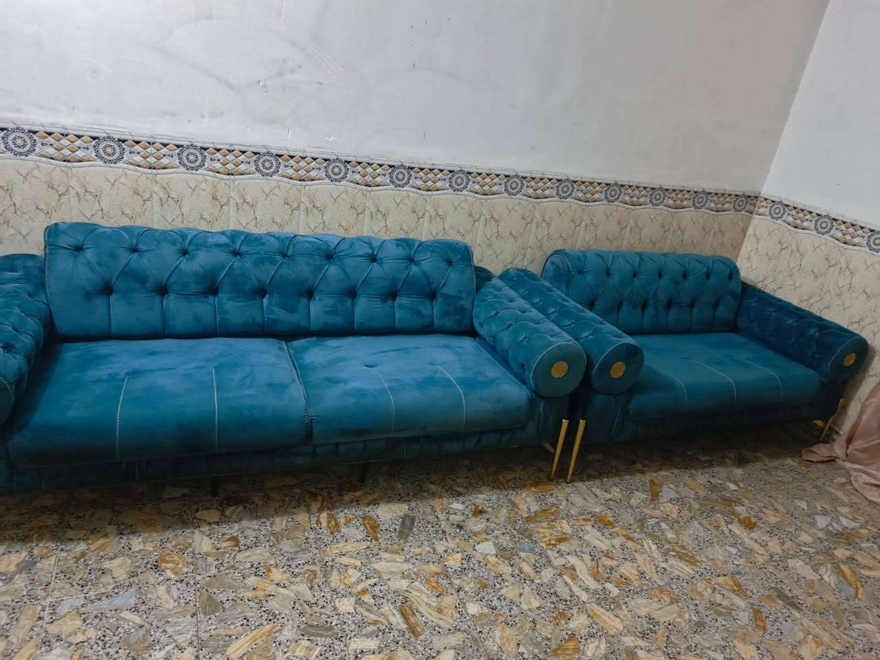 السلام عليكم اغراض بيت للبيع نظافه فول تخم 8مقعد قلاب نظيف كلش بغداد مدينة الصدر سعر 350وبي مجال ***********

