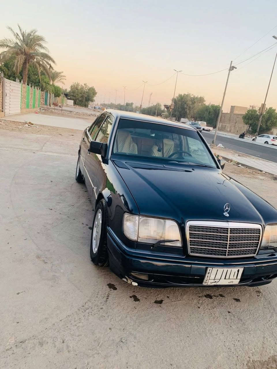 السلام عليكم سيارة للبيع 
مرسدس بيبي شبح بلاد أصل 1993 
رقم بابل تحويل ثاني يووم
محرك 320 خراطيم 
فتحة 
كشنات جلد 
الداخل عسلي
كهربائيات كله شغاله
صبغ عام تعمير كله جديد وبلاد
السعر (80)$ وبيه مجال للشراي
العنوان بغداد بلديات / ***********
