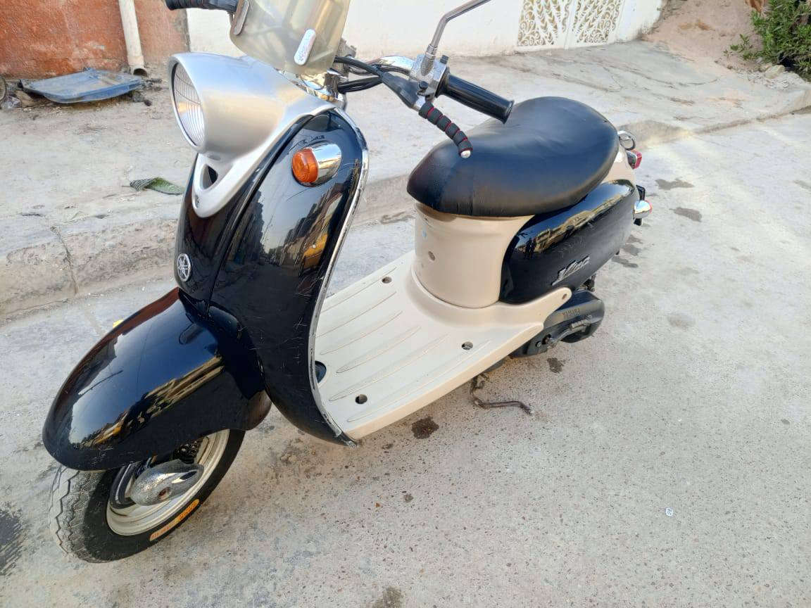 السلام عليكم دراجه كلاسك عبد الحليم 
سرعه 60  مال رمبه  مكان بغداد  
***********
