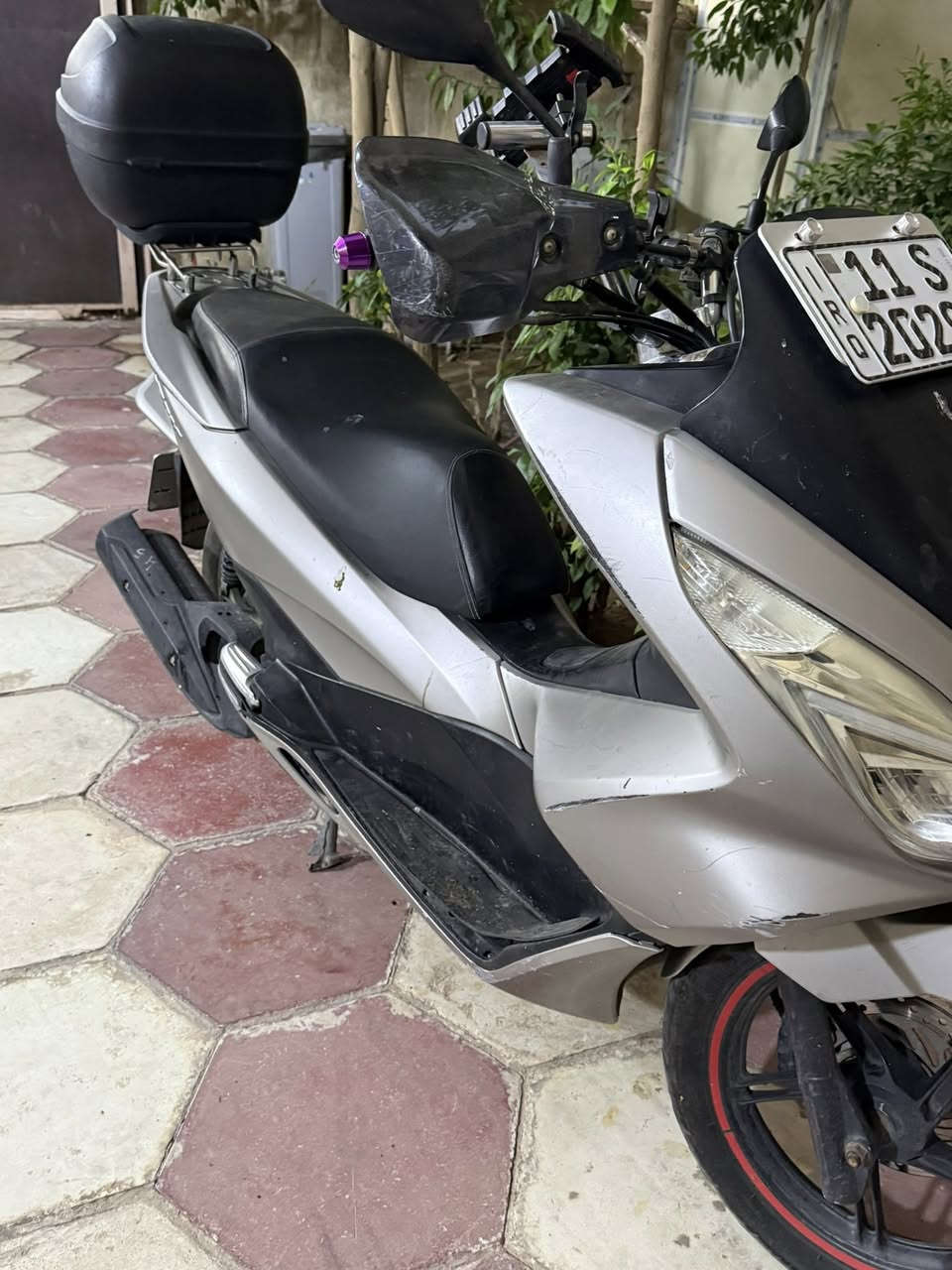 السلام عليكم
للبيع دراجة pcx الجيل الثاني 
مكفولة كاملة رقم بغداد تحويل ثاني يوم
مكاني شارع فلسطين

‭***********‬
