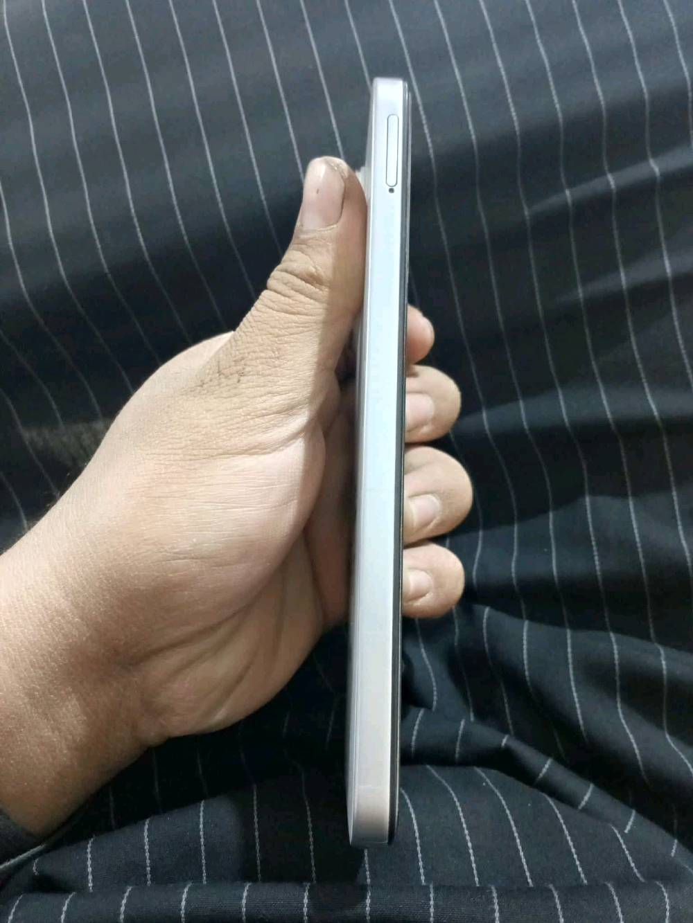 سلام عليكم جهاز هونر Honor X7C كامل لملحقات بعده بلضمان ذاكره256. داخليه8+8. ضد لماء وصدمات بمعيار في ايبي. مكاني رميثه او وركاء ومراوس يرهم هم. تواصل ع واتساب فقط