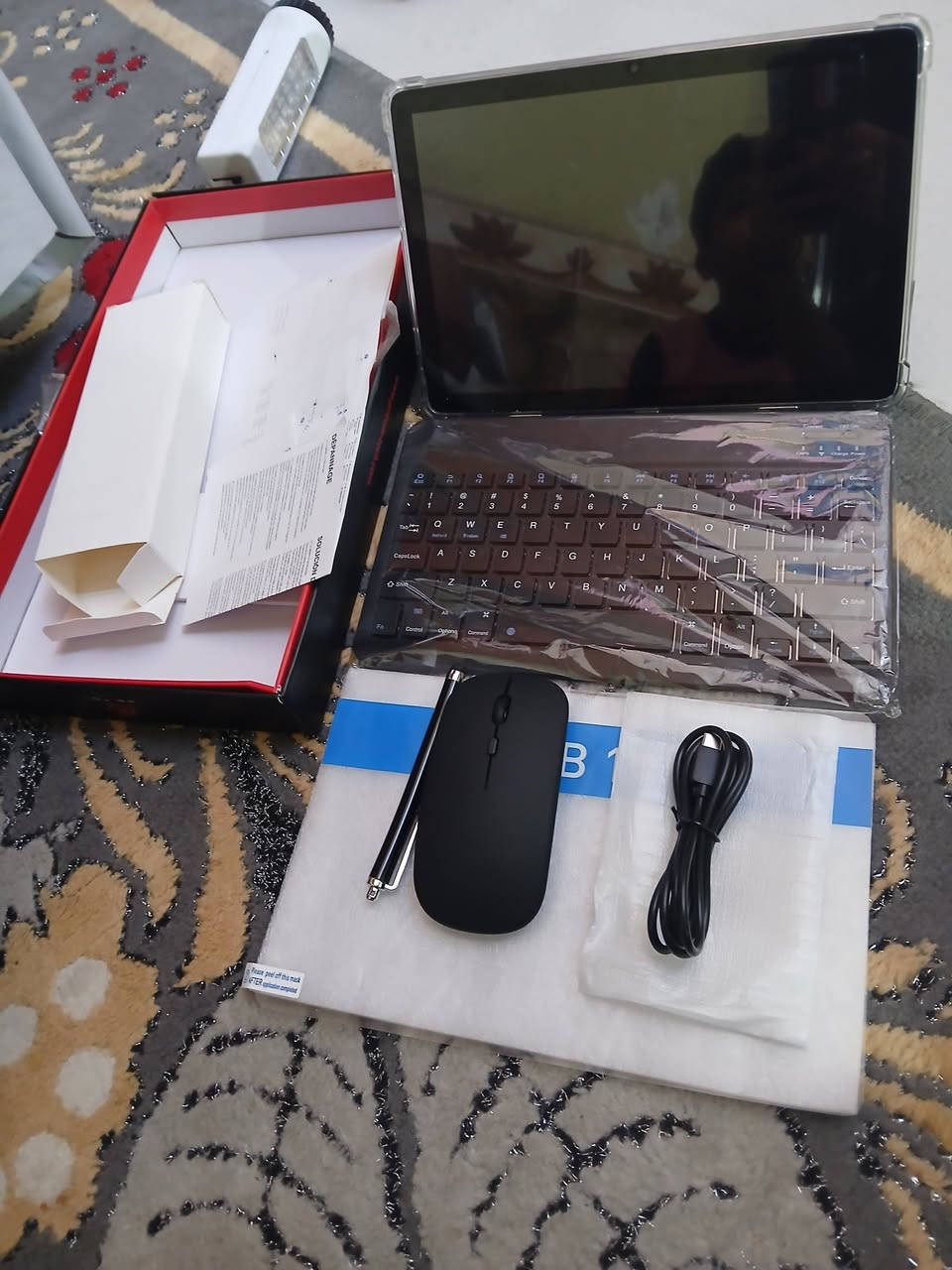 ايباد تاب ذاكره ١٢٨ بطاريه ٨٠٠٠ مراسله على الرقم ***********
