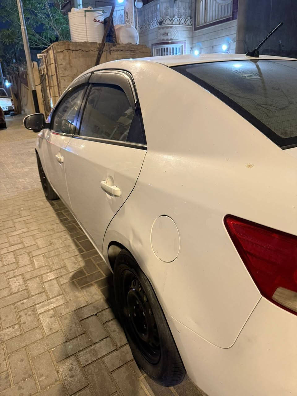 السلام عليكم سيراتو مديل 11  بيهة ضربه بل بنيد نفسه باقي ما مبدل وبيهة شويه دحجات مكينه مفتوحه بس شرط لا تنغيص ولا تبخير ولا دكت دوانز ابد بانزين عادي وما اكلكم مال موضف وهل سوالف لا السياره دايحه يوميه بمكان ماشيه 279عنواني بصره *********** السعر  90بيهة مجال قليل
