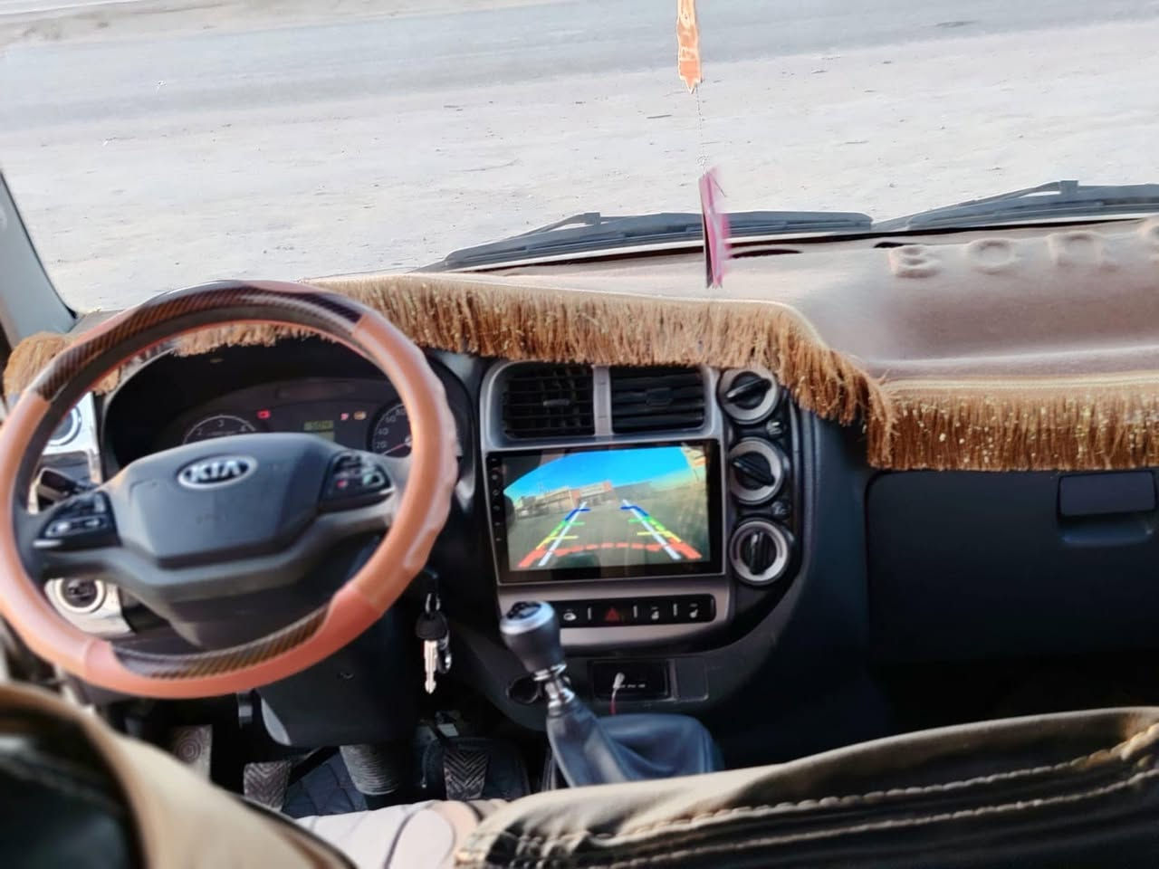 السلام عليكم للبيع او المراوس كيه دبل قماره مسكر موديل 2014 رقم بابل مكينه كير حداديه تخم تاير كله جديد سياره جاهزه من كلشي بيها صبغ بنيد فقط بدون داخل والباقي كفاله السعر 125 المكان بابل الكفل 
***********
