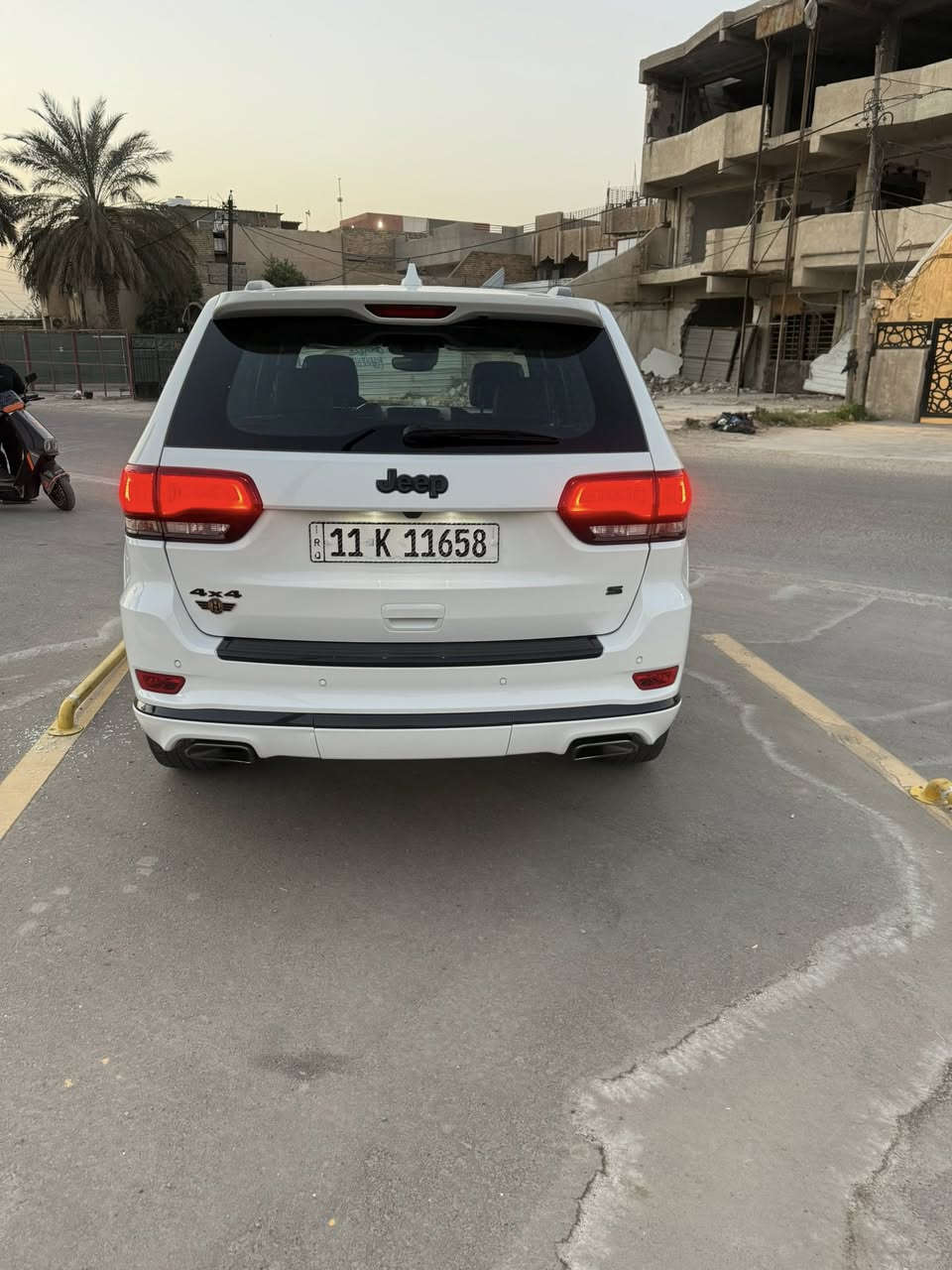 السلام عليكم جيب S  موديل 2022  ام الرادار وكالة هارلم فول مواصفات معروفة مواصفات ال S مكفولة من الصبغ والبارد  حته الدعاميات كفالة  فقط ملاحظة بالباب الامامي جهة السايق . السيارة جديدة صدر جديد كير محرك ممفتوح بيها برغي ماشية 50 الف مكاني بغداد الغزالية او حي الحسين للاستفسار *********** السعر  348
