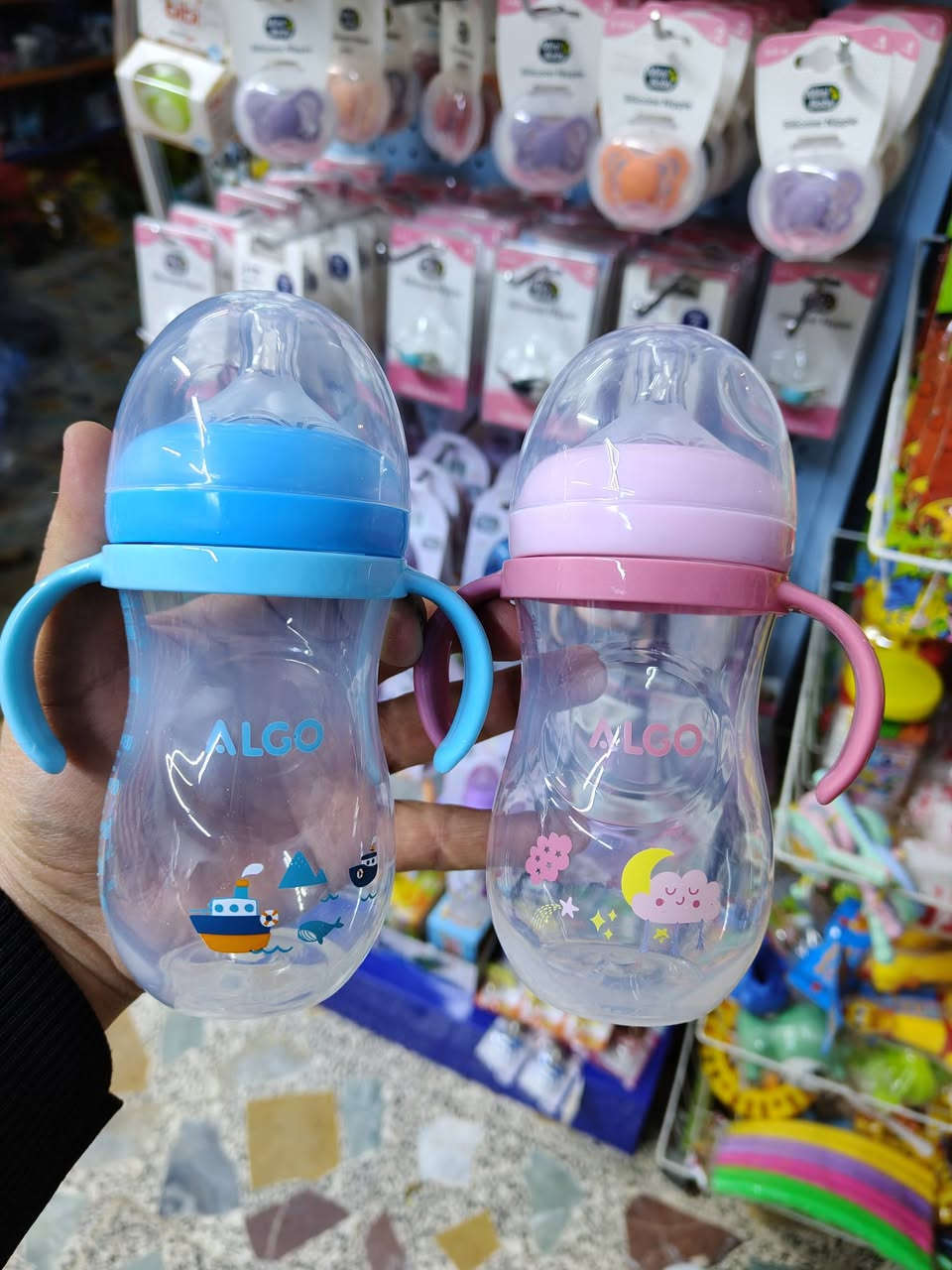 سنتر الوتين للحليب ومستلزمات الاطفال 
#توفرت تشكيلة جديدة
#رضاعات زجاجية وبلاستك كوالتي،عالي😍
#حجلات العاب
#حفاظات
العنوان ناحية الشورة خلف البطاقة الوطنية
للاستفسار *********** واتساب
متوفر خدمة توصيل
