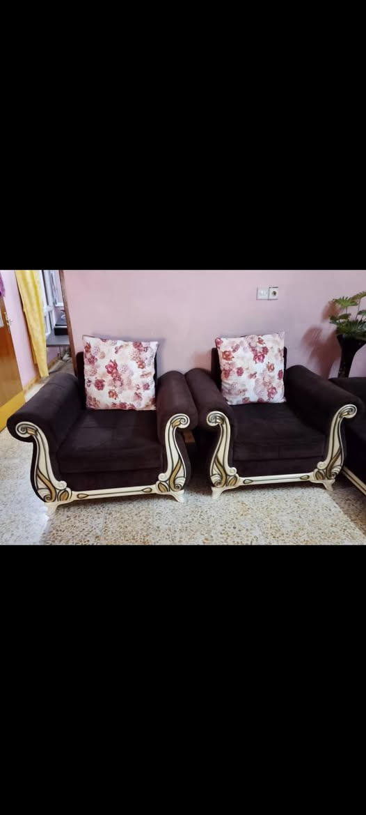 للبيع قرب جامع المعراج ***********.   سعر. ١١٠
