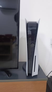 عندي ps5 fat  ويا الكارتونه وحالته ممتازه مامفتوح ابد وويا ups 1500 جد...
