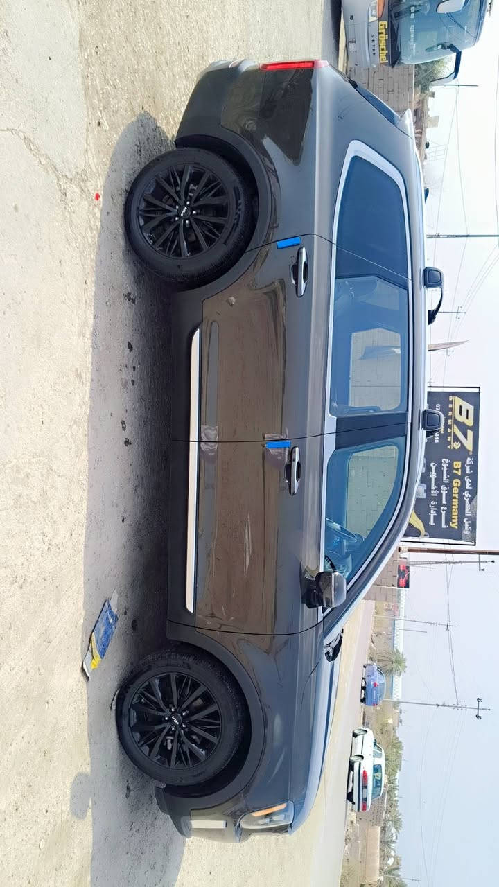 تولرايد 22 أعلى فئه بالمواصفات برستيج رقم بغداد باسمي الحادث والسونار مرفق مع صور السيارة 
***********
السعر 245$
