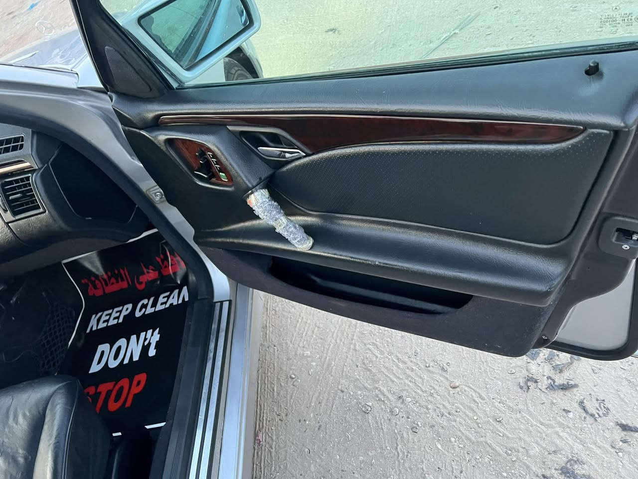 السلام عليكم  للبيع مارسيدس موديل 95 صبغ عام كير و مكينه وصدر تمام رقم أربيل  هزء  جديده سنويا 30  سعر90 مكاني أبوغريب  *********** اسيا***********
