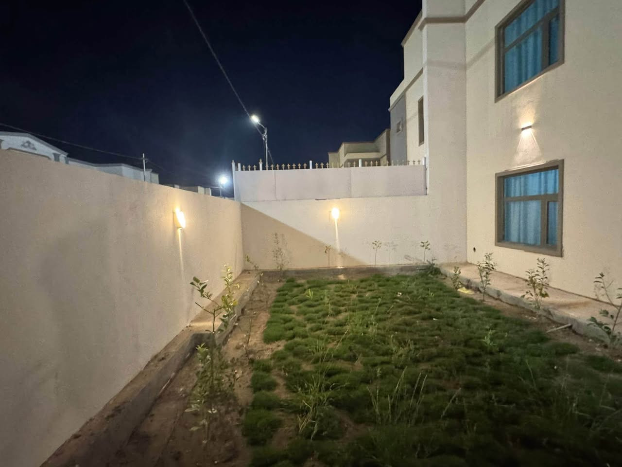 🏠 الدار في مجمع الأميرات 2 السكني  - قريب شارع المجمعات 
الدار 250متر | طابقين | إستلام شهرين 

المقدمة 64 مليون فقط 
بناء درجة أولى + تشطيب مرتب
3 غرف نوم + صالة واسعة + استقبال
مطبخ + صحيات
كراج + 🌿 حديقة
📌 يباع بتطلوعة سعرها مناسب - المرحلة السادس 

👇 تريد الصور والتفاصيل؟
اكتب (تم) بالتعليقات ويوصلك كل شي فورًا
📞 اتصال / واتساب:
***********
