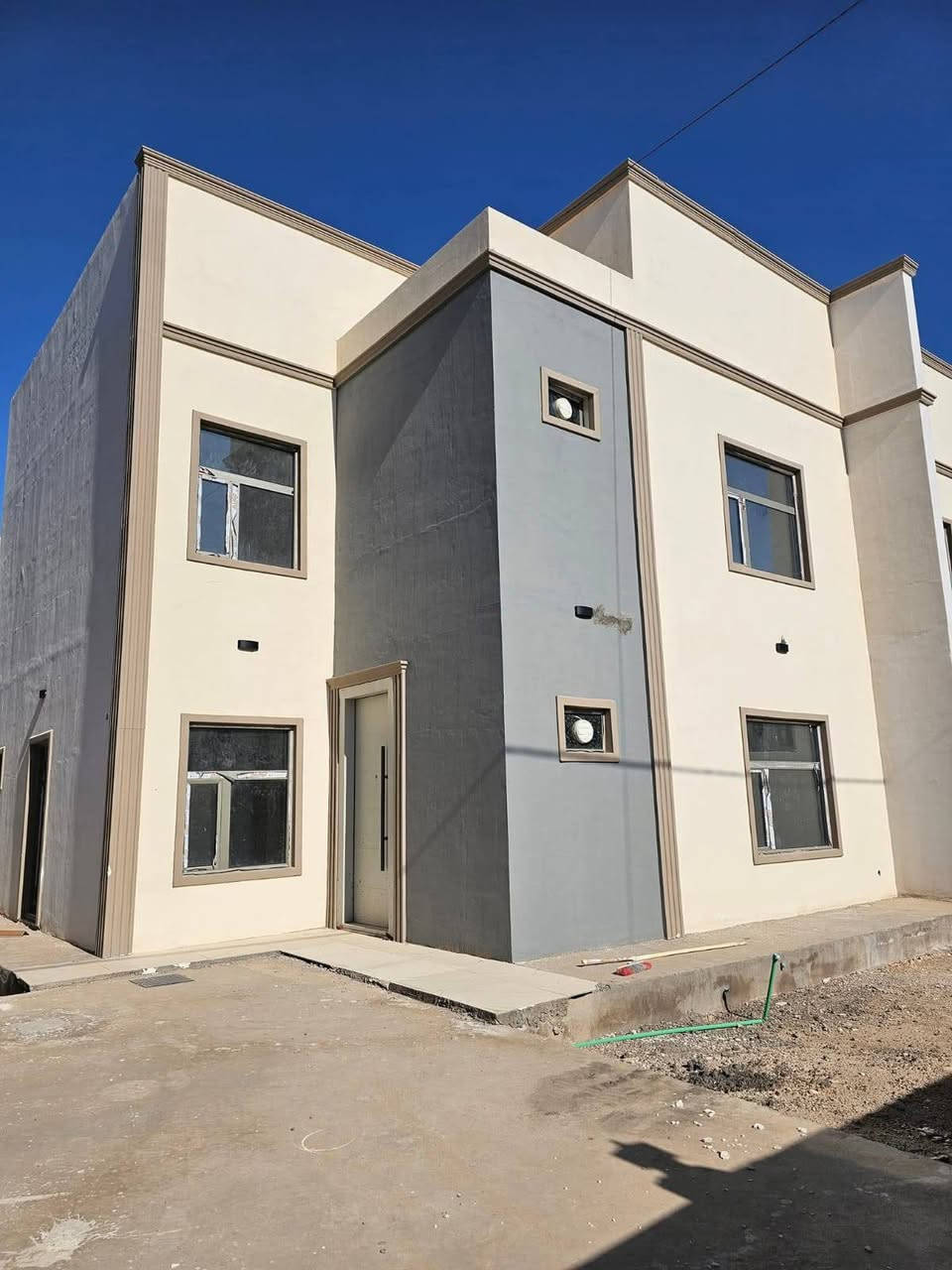 للأيجار للأيجار للأيجار المستمر          دارين بمساحة 250 طبگ
في مجمع الاميرات2
▪️جاهزات للسكن ( مربع رابع )
على شارع 60 مقابل مجمع الكرار 

▪️المساحة 250m  ( طابقين ) 

▪️ موقع حلو ( اتجاه شارع كربلاء عكس الشمس ) 

▪️ سعر الأيجار الشهري 500 الف للدار الواحد و بيه مجال قليل
ويدفع كل شهرين معا

▪️ كل دار يحتوي على 3 غرف نوم مع 4 حمامات ومطبخ حار بارد مع استقبال 

للاستفسار الاتصال على الرقم التالي وفيه واتساب 

* ***********
.................
