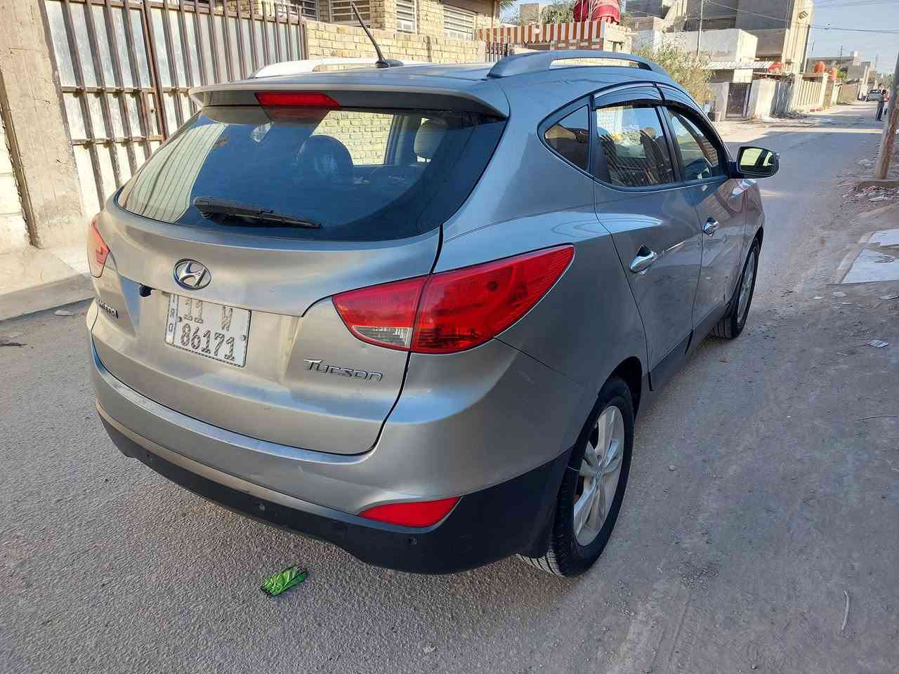 السلام عليكم لبيع توسان موديل 2012 رقم بغداد انكليزي بسمي مكينه 2400 دوش كير محرك حداديه مكفولات بيهه ثلاث قطع صبغ بدون داخل شرط تبريد ثلج تخم تايرات جداد كهربائية كلهه شغاله سياره جاهزه من كلشي السعر 115 وبيهه مجال بسيط مكاني بابل ***********
