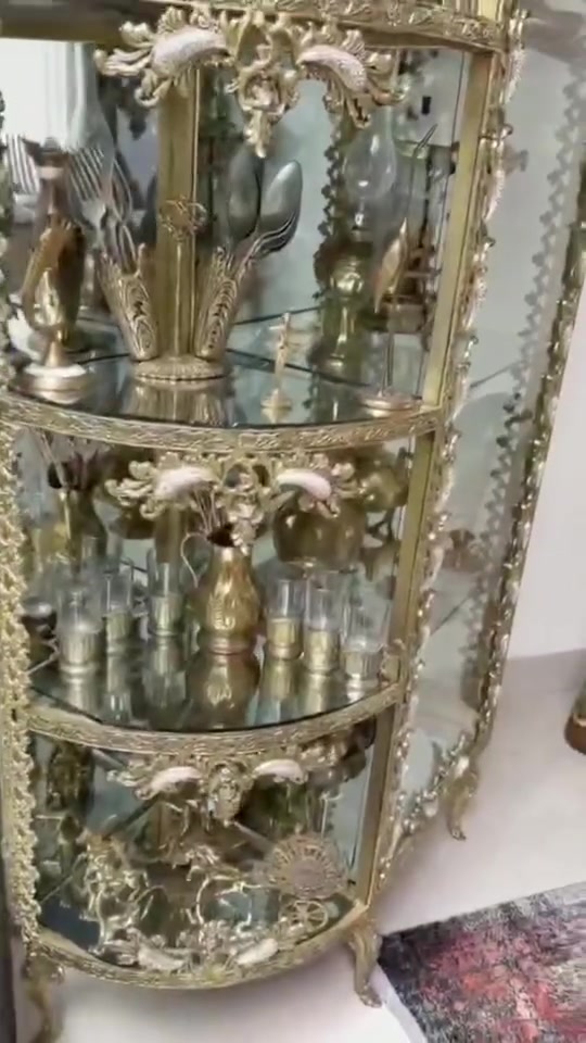 ئەم عەشیا ئەنتیکانە هەمووی پێکەوە بۆ فرۆشتن ***********
