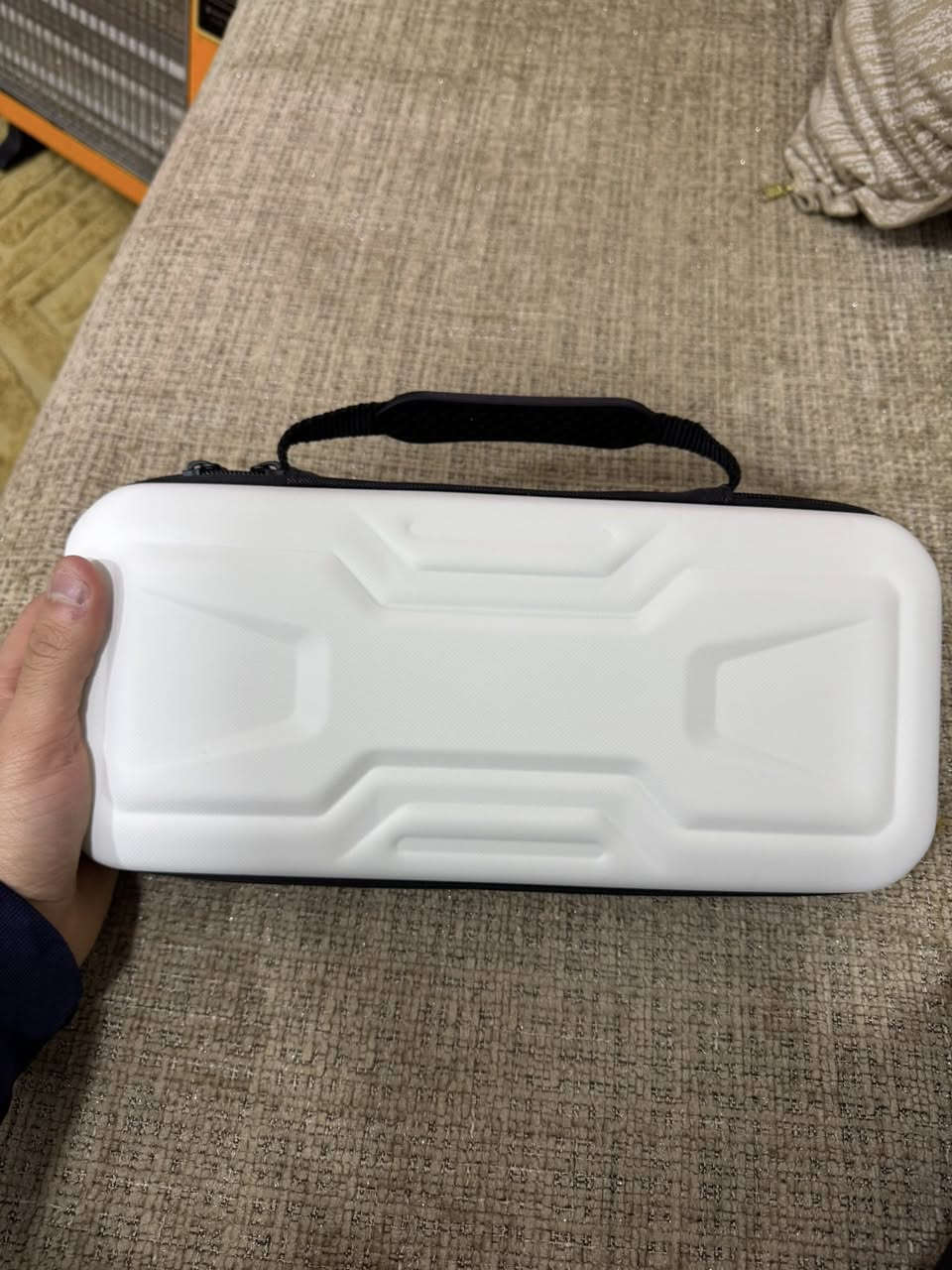 السلام عليكم
بورتال جديد شغلته مرتين للفحص. وياه جنطة وكفر حماية ولزكة شاشة ولزكة اضافية. 
الجهاز باعتبار جديد لان بس فاحصه، السعر ٣٢٥ الف مكاني الحرية.

متواجد ماسنجر للتواصل


**إذا كنت صاحب هذا الإعلان وتريد حذفه لأي سبب، رجاءا أرسل رسالة إلى الدعم الفني**