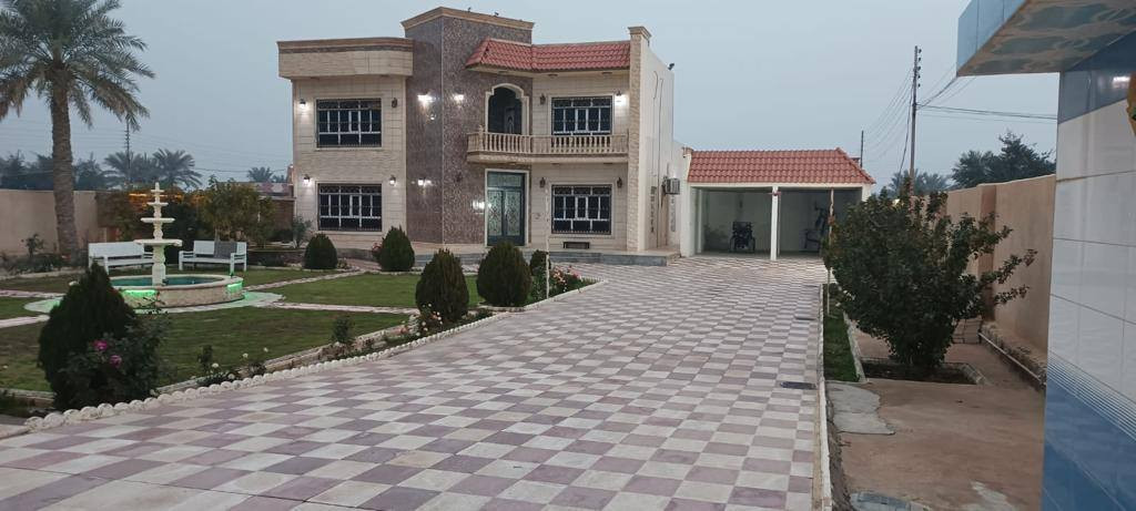 دار طابقين زراعي  درجه أولى بالرمادي معروض للبيع مع الأثاث مصري دمياطي... في منطقة القرية العصرية يقع على الشارع العام السايدين  الرئيسي مباشره مساحة الارض/ ١٨٠٠ متر/ ومساحة البناء / 380 متر  متكون من ٤ اربع غرف نوم/ ومطبخ حار بارد/ حمامات داخلية عدد 2 جاكوزي/. حمامات/ خارجية عدد 2/ وجلسات خارجية عدد اثنان شتوية وصيفية/ ومطبخ خارجي/ ومخزن /.كراج سيارات كبيرجدا/ بناء حجر سنة ٢٠١٣/ البيت مراقب بالكامرات عدد 8/ نظام التدفئة والتبريد سبالت/  ارضية مرمر سقوف نقوش جبسنبورد كل البيت. السطح شتايكر .خزان ماء 12 الف لتر توجد في الحديقة اشجار حمضيات + تفاح واشجار زينه
للاستفسار مع مكتب أبو وسام للعقارات والمحاماه  الجاد بالشراء يتصل على الرقم اعلاه *********** أبو وسام للعقار.... غير متواجد على الفيس للرد على التعليقات لطفاً... مكتبنا رمادي شارع٤٠ مقابل جامع الواثق .نستقبل كافة العروض العقاريه التجاريه والسكنيه والزراعيه ..تحياتي.
