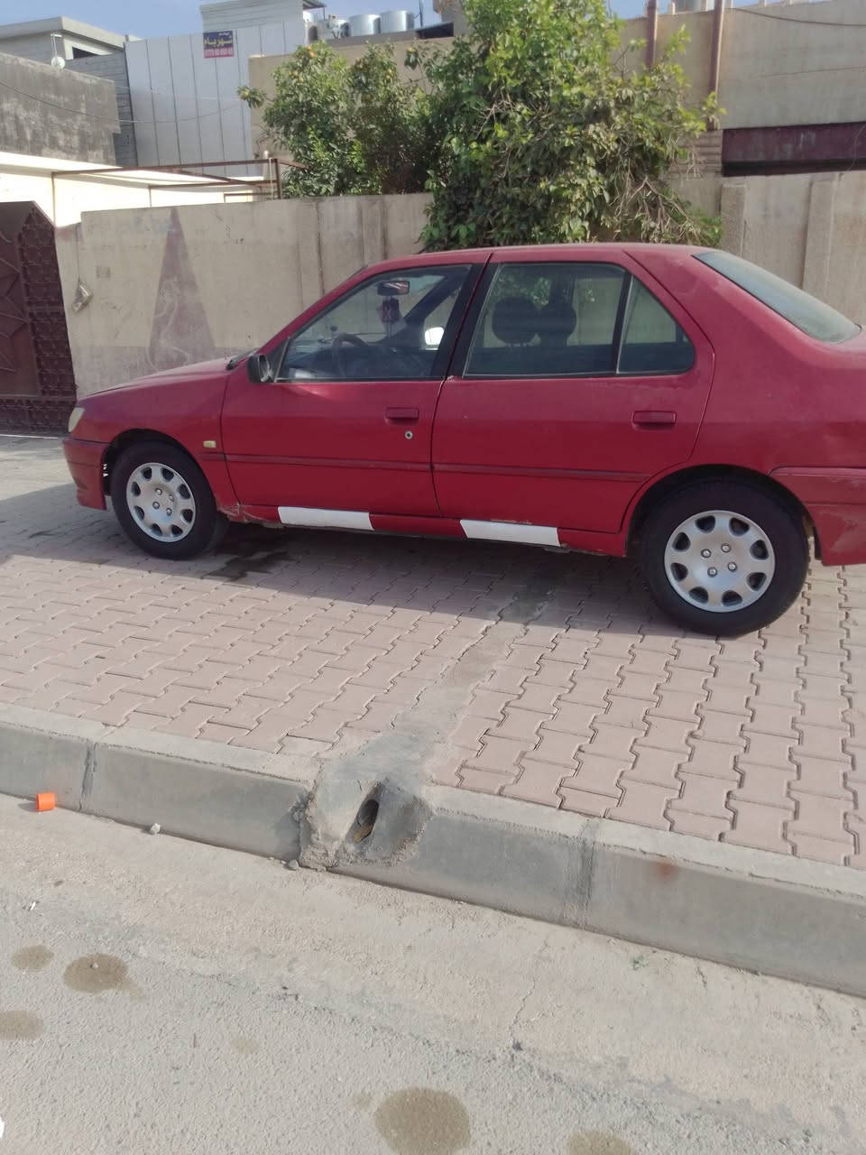 سلام عليكم سياره بيجو للبيع 306رقم صلاح الدين موديل 2002محرك وكير شرط بدون صبغ سياره  مطلوبه صاحب سياره بيجي ابو سنويه منتهيه الصلاحيه بل 24 مكان سياره كركوك سعر 30 تفاصيل الاتصال بي رقم الهاتف ***********
